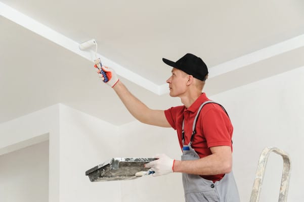 Comment réaliser la jonction de peinture entre mur et plafond ?